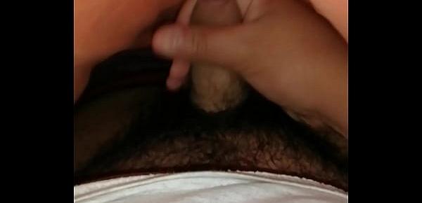  Alguien que me chupe mi pequeño pene